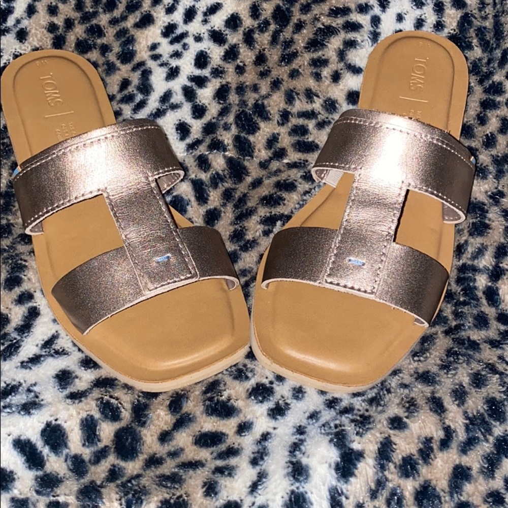 🌟 Toms sandals 🌟